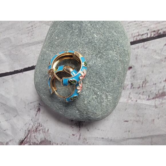 Vintage Brass Gold Tone Floral Flowers Cloisonne Hoop Earrings Blue Pink - Picture 3 of 7
